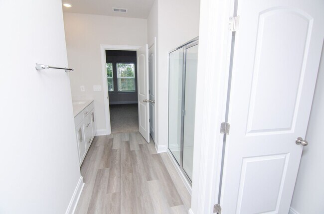 Building Photo - 4960 Trail Ridge Ct