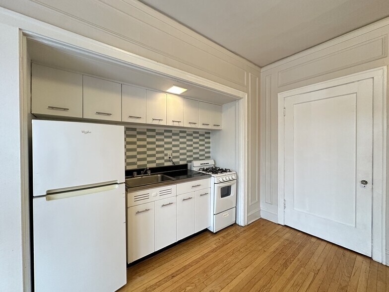 Building Photo - 1307 Oak Ave