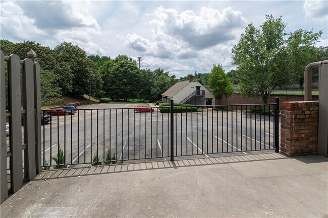 Building Photo - 3071 Colonial Way