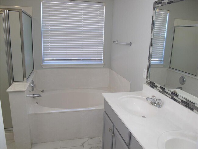 Building Photo - 3401 Pioneer Crossing Dr