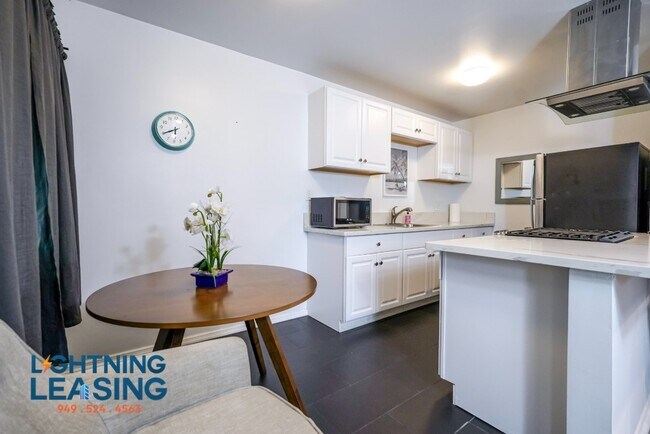 Building Photo - 240 3rd Ave