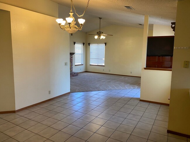 Building Photo - Beat the heat in North Hanford, Central air, and pool!