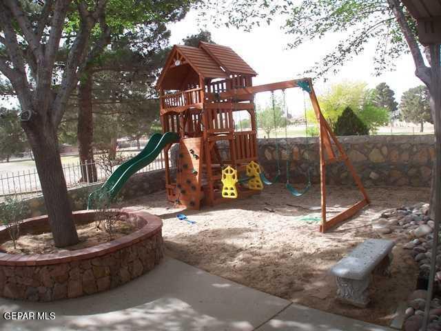 Building Photo - 1633 Charles Owens Dr