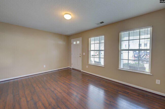 Building Photo - 1908 Lake Carolina Dr