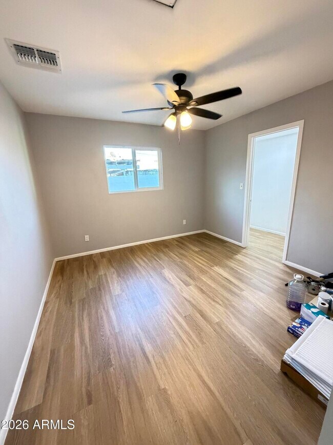 Building Photo - 114 S Lesueur