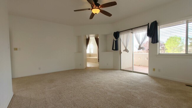 Building Photo - Beautiful 4 Bedroom 2.5 Bathroom House Located In The NE!