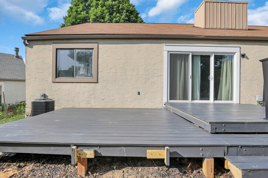 Building Photo - 2991 Cranston Dr