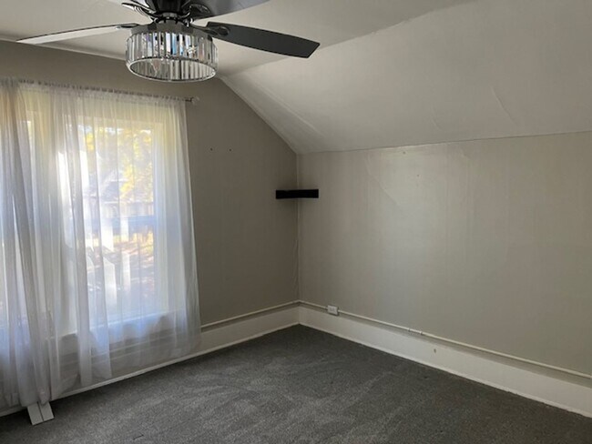 Building Photo - Old Town Updated 3 bed home w detached garage