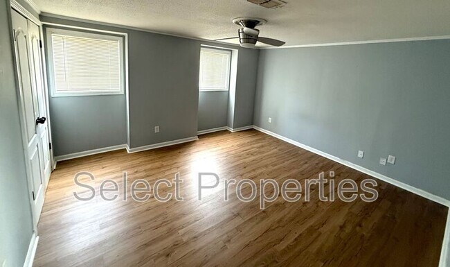 Building Photo - 2213 Spence Cir