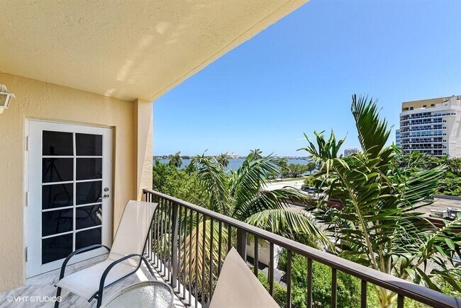 Building Photo - 1801 N Flagler Dr