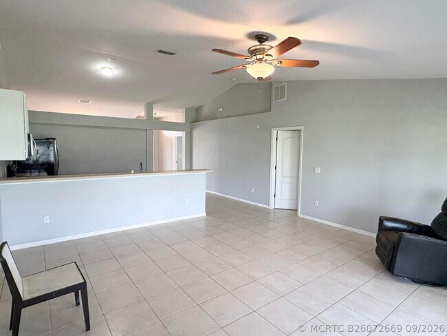 Building Photo - 2182 SW Idaho Ln