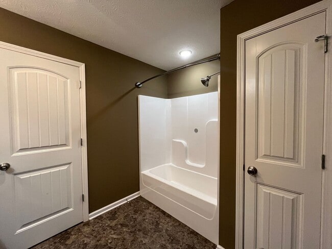 Building Photo - 3BR 2BA Home in Greystone Subdivision - South Warren School District