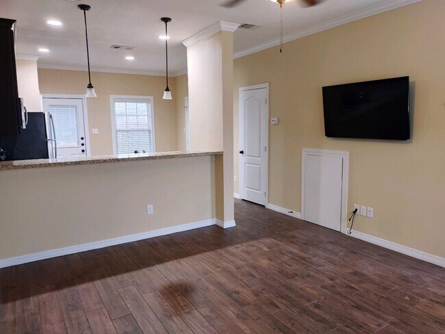 Building Photo - 343