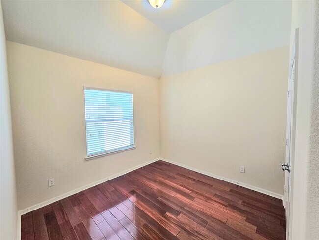 Building Photo - 9610 Knights Station Dr