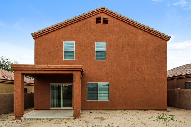 Building Photo - 207 E Calle Vivaz