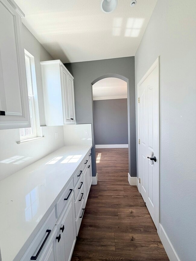 Building Photo - 850 Monterey Ct