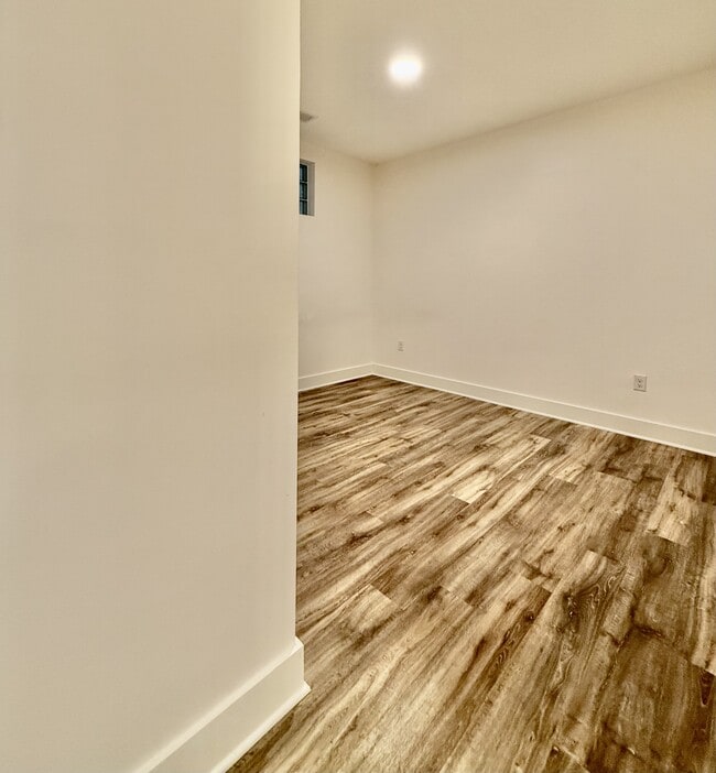 Building Photo - 610 Trent Dr