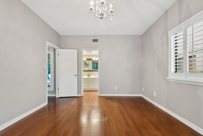 Building Photo - First floor 2/2 condo in Winter Park