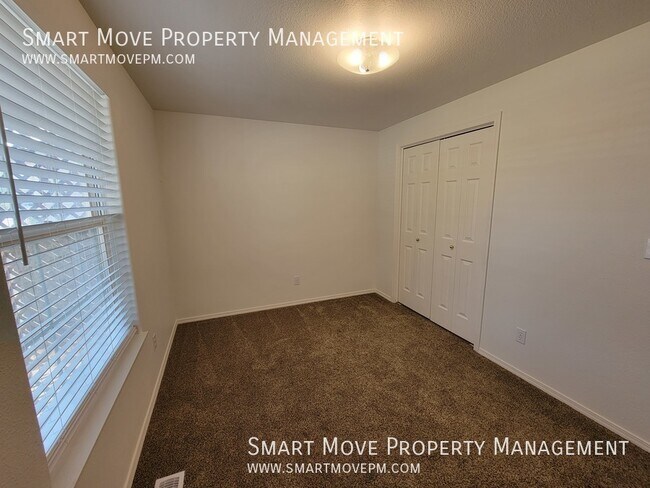 Building Photo - 2557 N Laughridge Ave
