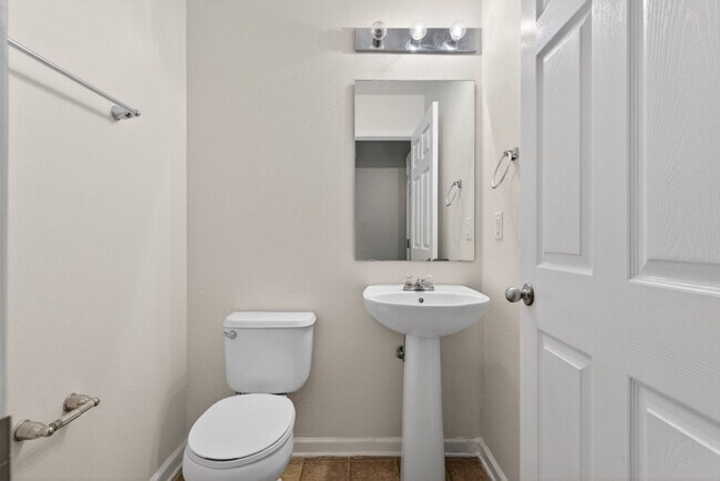 Building Photo - Great location! Great price! Great home!