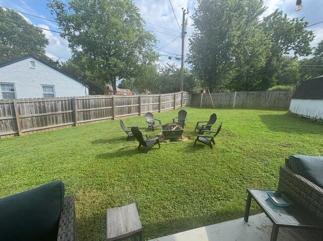 Building Photo - 233 Ridgeway Dr