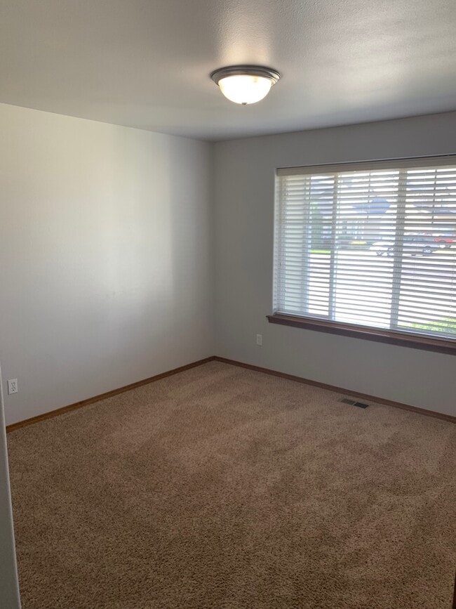 Building Photo - Spacious 4 Bed 2 Bath Home in Ellensburg