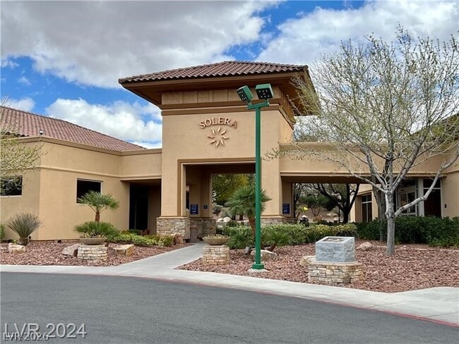 Building Photo - 2407 Jada Dr