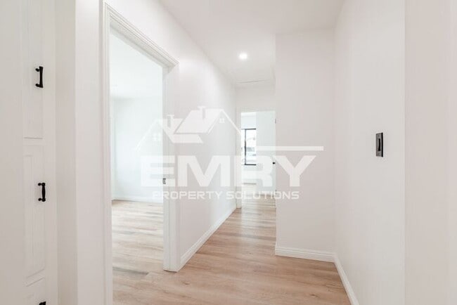 Building Photo - Amazing Deal 3 Bed 2 Bath House Arrington Ave Downey