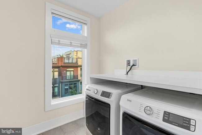Building Photo - 158 Winsome Cir