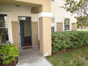 Building Photo - Downstairs 2 bedroom condo in great location