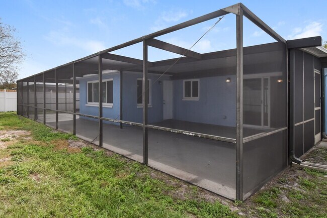 Building Photo - 5633 Mirada Dr