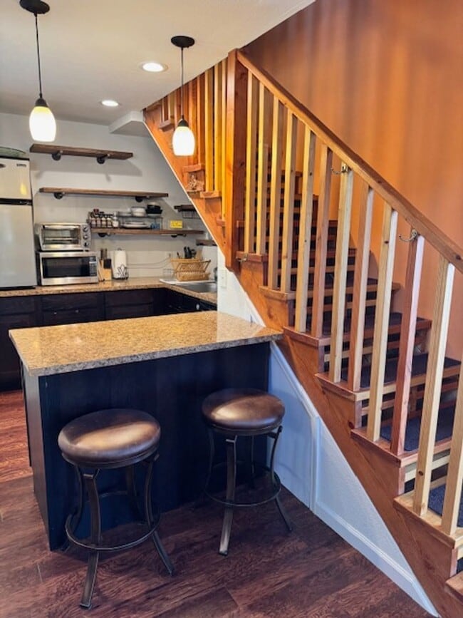 Building Photo - SHAS2352