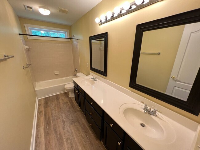Building Photo - 1006 Goldenview Ct
