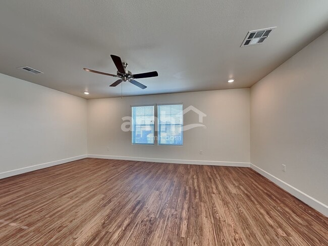 Building Photo - 1506 Garden Swing Ave