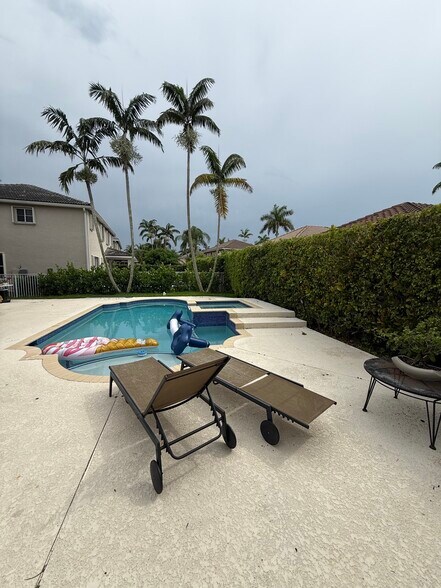 Building Photo - 947 Nandina Drive