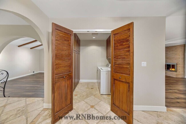 Building Photo - 4305 Whispering Oak Cir