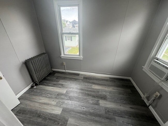 Building Photo - 3 bedroom 2 bathroom