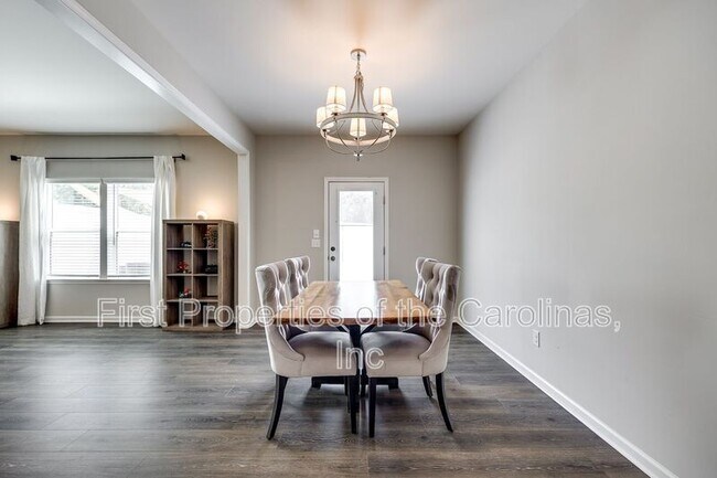 Building Photo - 7545 Hartsfield Dr