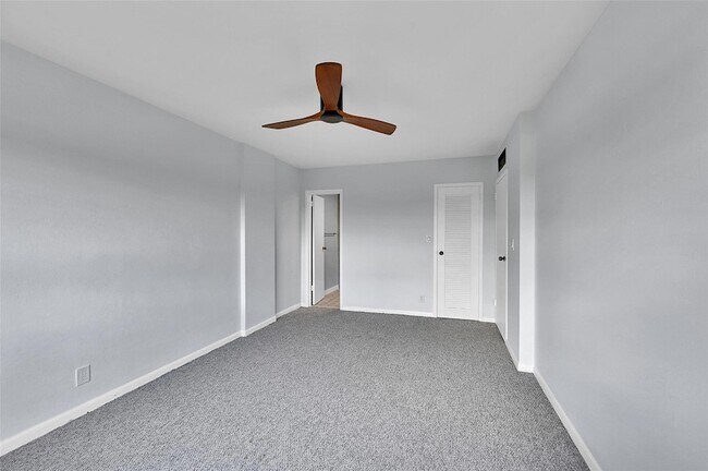 Building Photo - 1831 NE 38th St