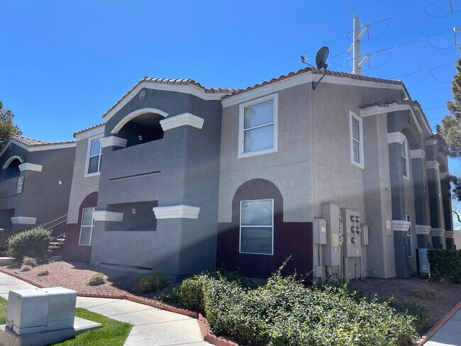 Primary Photo - Gorgeous 2nd Floor Unit-Available Now!
