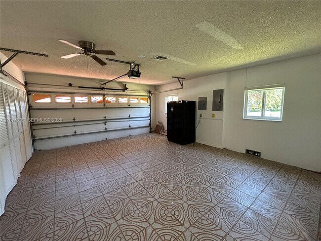 Building Photo - 6611 SW 99th Ave