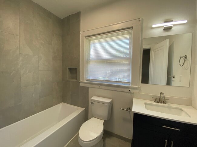 Building Photo - 309 W Whitney Ave