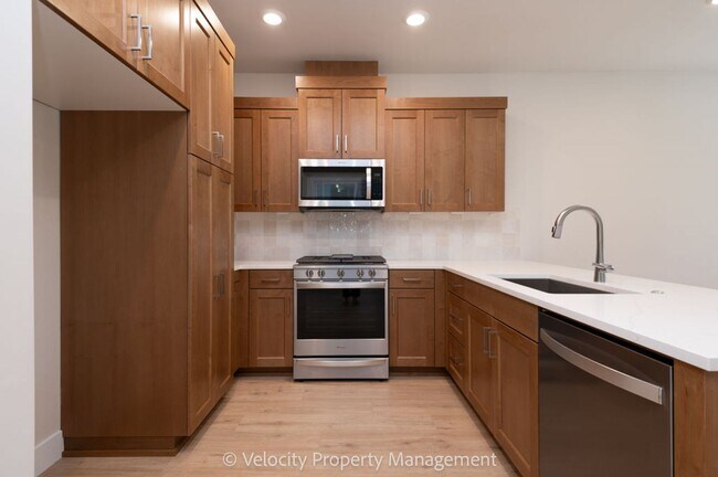 Building Photo - M555