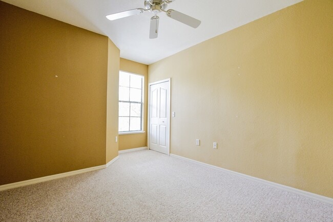 Building Photo - Spacious 3 Bed 2 Bath Unit For Rent in Orl...