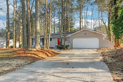 Primary Photo - 5801 Oakleaf Dr