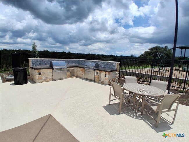 Building Photo - 253 Villars Dr