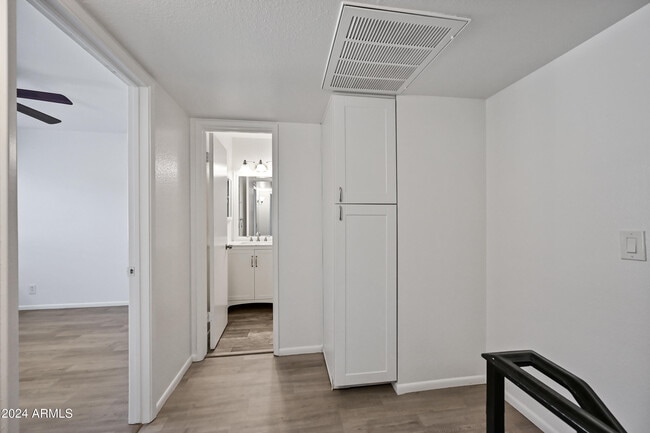 Building Photo - 1321 N 84th Pl