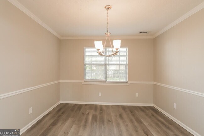 Building Photo - 2057 Wedgewood Dr