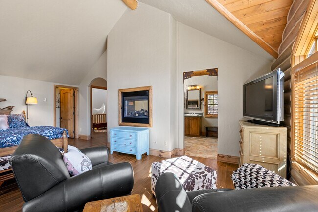 Building Photo - New to the market!  Log home in Frisco!  L...