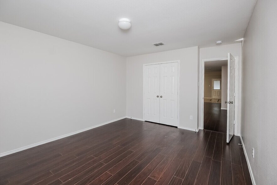 Building Photo - 8123 Stowe Springs Ln